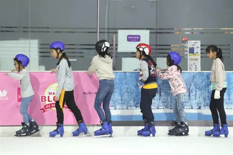 วาโก้ บลูม ร่วมกับ ซับซีโร่ ไอซ์สเก็ต คลับ ชวนน้องๆ ร่วมกิจกรรมปิดเทอมอย่างสนุกรู้ เรียนไอซ์สเก็ตฟรี! กับโค้ชมืออาชีพ