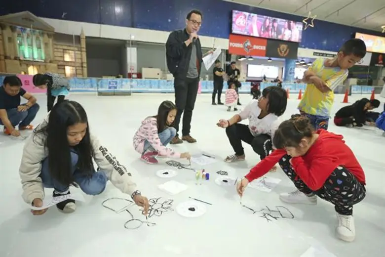 วาโก้ บลูม ร่วมกับ ซับซีโร่ ไอซ์สเก็ต คลับ ชวนน้องๆ ร่วมกิจกรรมปิดเทอมอย่างสนุกรู้ เรียนไอซ์สเก็ตฟรี! กับโค้ชมืออาชีพ