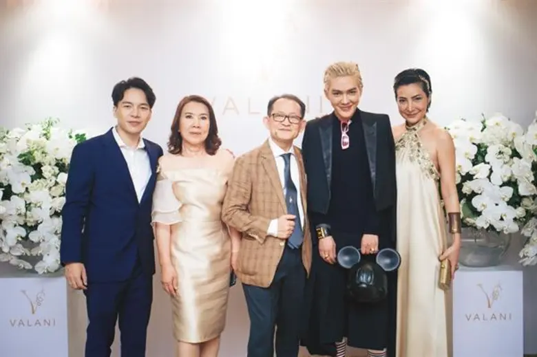 ทัพเซเลบริตี้คนดังตบเท้าร่วมงานฉลอง 30 ปี นพ.สมศักดิ์ บนเส้นทางสายความงาม เปิดตัวสุดยิ่งใหญ่ “วาลานี่” โอพันเทีย เจลอาบน้ำทองคำ