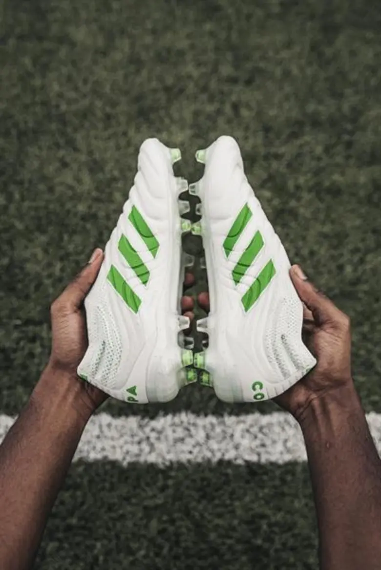 - โชว์สเต็ปเทพบนฟลอร์หญ้าพร้อมกันทั้ง 4 ไ...