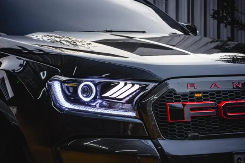 Bankkin ไอเดีย "เจ๋ง" ปรับแต่งไฟหรี่เป็นไฟเดย์ไลท์ในรถยนต์ฟอร์ด สำเร็จรายแรกของไทย