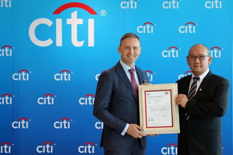 มร. ทีบอร์ พานดิ กรรมการผู้จัดการใหญ่ ธนา...