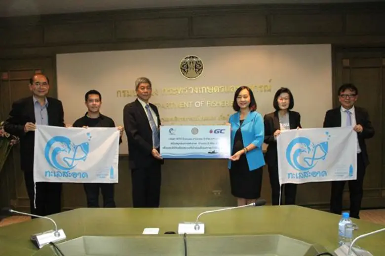 นายอดิศร พร้อมเทพ อธิบดีกรมประมงเป็นผู้แท...