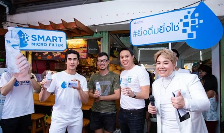 “น้ำดื่มสิงห์” ลุยแคมเปญ “ดื่ม..สิ่งที่ใช่ให้ตัวเอง” ส่ง “ณเดชน์” ลงพื้นที่มอบน้ำสิงห์ ตอกย้ำน้ำดื่มสะอาด และเหมาะกับร่างกาย