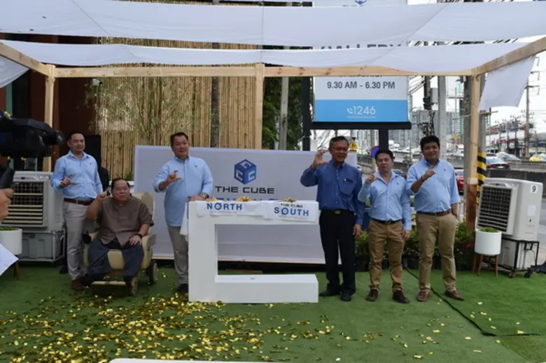 คุณศิริชัย สาครรัตนกุล (ที่ 4 จากขวา) ประ...