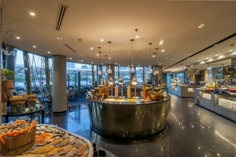 ห้องอาหารริเวอร์บาร์จ โรงแรมชาเทรียม ริเว...