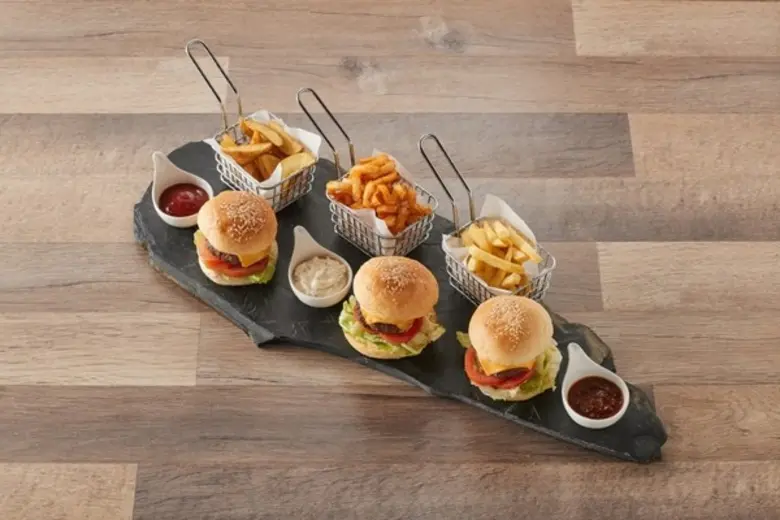 เดือนเมษายนนี้ สตูดิโอบาร์ ชั้น 1 โรงแรมป...