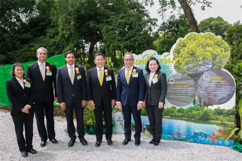 นายโนริอากิ โกโตะ (ที่ 3 จากขวา) กรรมการผ...