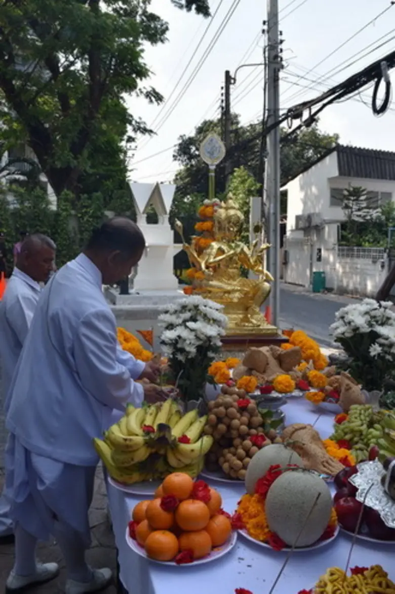 ภาพข่าว: ผู้บริหาร The Cube Premium Ratchada 32 ทำพิธีมงคลอัญเชิญท้าวมหาพรหมประดิษฐาน