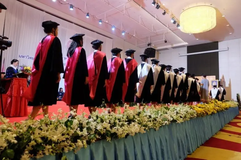 มหาวิทยาลัยอีสเทิร์นเอเชียจัดพิธีประสาทปริญญาบัตร ประจำปีการศึกษา 2559-2560