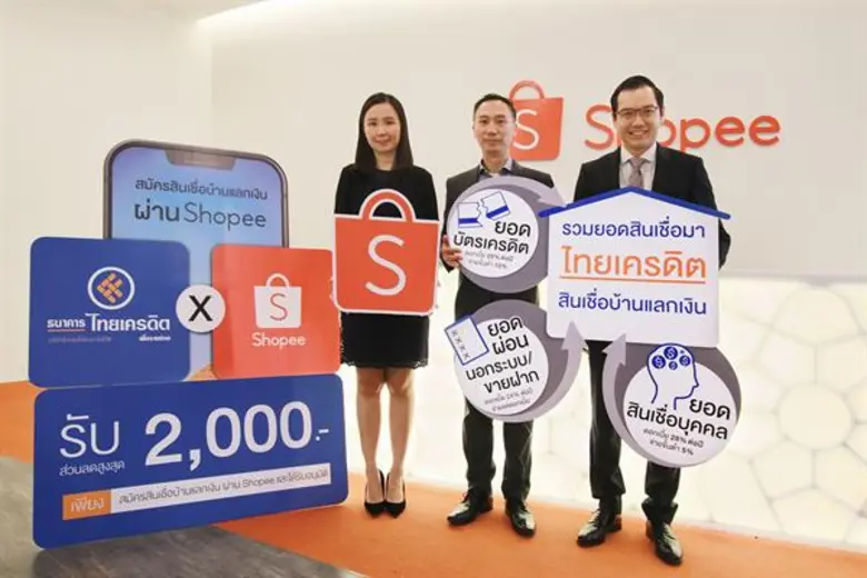 จากซ้าย : คุณอากาธา โซห์ (หัวหน้าฝ่ายการต...