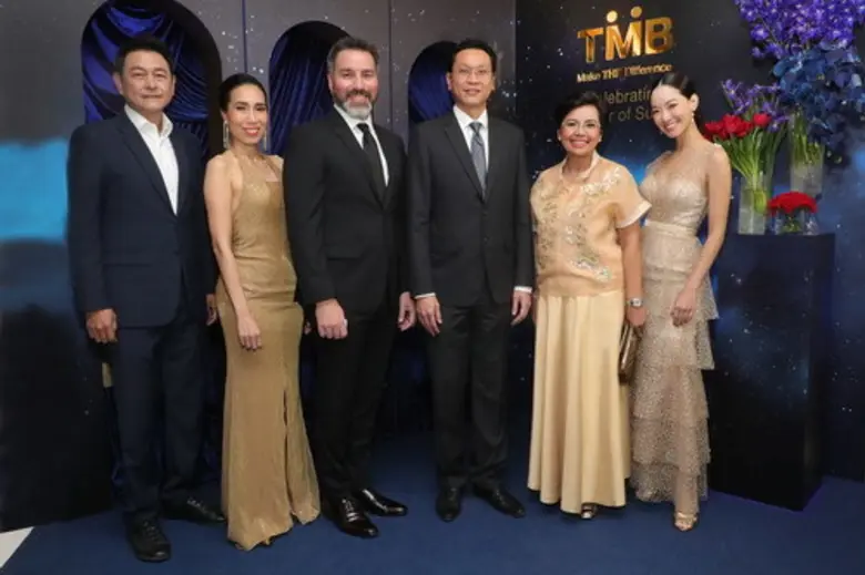 นายเสนธิป ศรีไพพรรณ (ที่สามจากขวา) ประธาน...