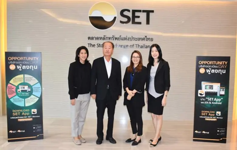 นายซุง ซิก ฮอง (ที่ 2 จากซ้าย) ประธานเจ้า...