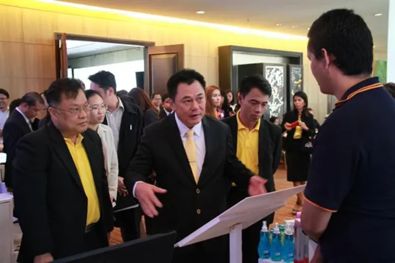 กสอ. โชว์ของจริงผลสำเร็จจรวด 3 ขั้น ยกระดับศักภาพผู้ประกอบการสู่สมาร์ทเอสเอ็มอีพร้อมผลักดัน 600 สถานประกอบการ ใช้เทคโนโลยีลดต้นทุนเพิ่มมูลค่าทางเศรษฐกิจได้กว่า 1,000 ล้านบาท