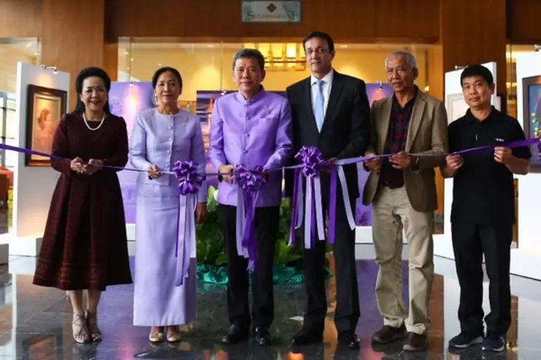 ชาติชาย อุทัยพันธ์ (ที่ 3 จากซ้าย) ผู้ว่า...