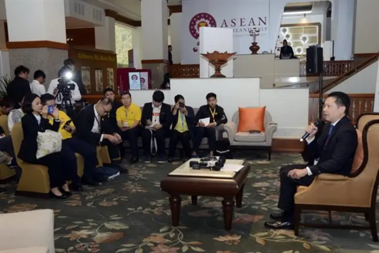 นายลวรณ แสงสนิท ผู้อำนวยการสำนักงานเศรษฐก...