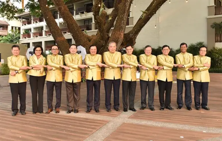 นายอภิศักดิ์ ตันติวรวงศ์ รัฐมนตรีว่าการกร...