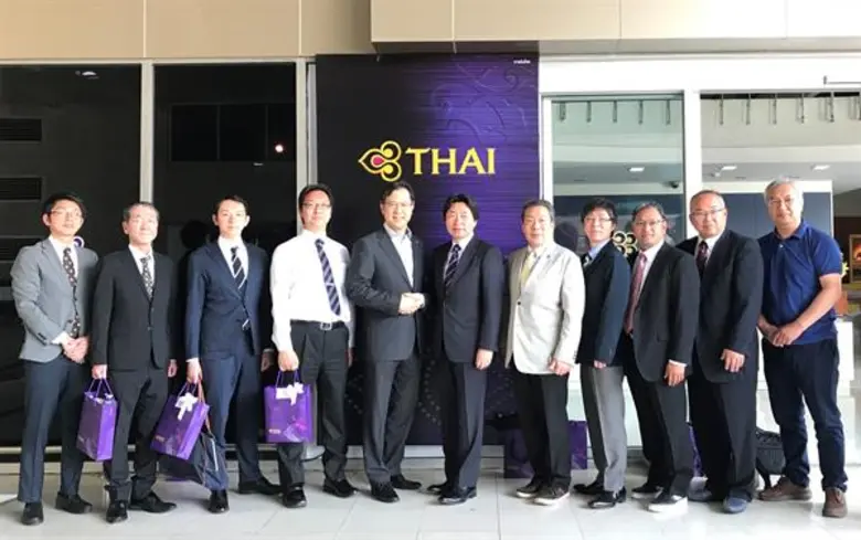 รกฎ ชาตะสิงห์ (ที่ 5 จากซ้าย) ผู้อำนวยการ...