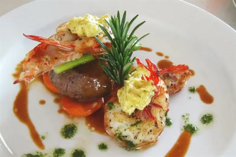 ต้อนรับเมษาซัมเมอร์ที่ ห้องอาหารเรือนต้น ...