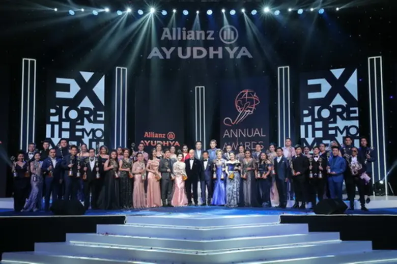 นายไบรอัน สมิธ กรรมการผู้จัดการใหญ่และประ...