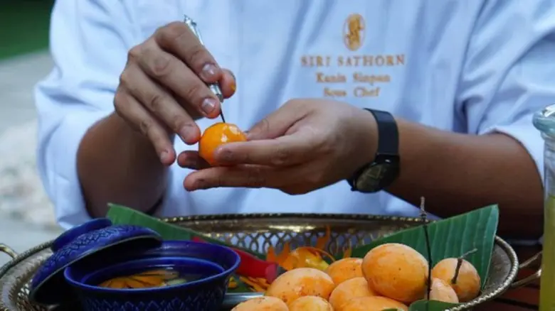 ดับร้อนอย่างไทยด้วยเมนูข้าวแช่ น้ำแร่ภูน้ำหยดที่โรงแรมศิริ สาทร