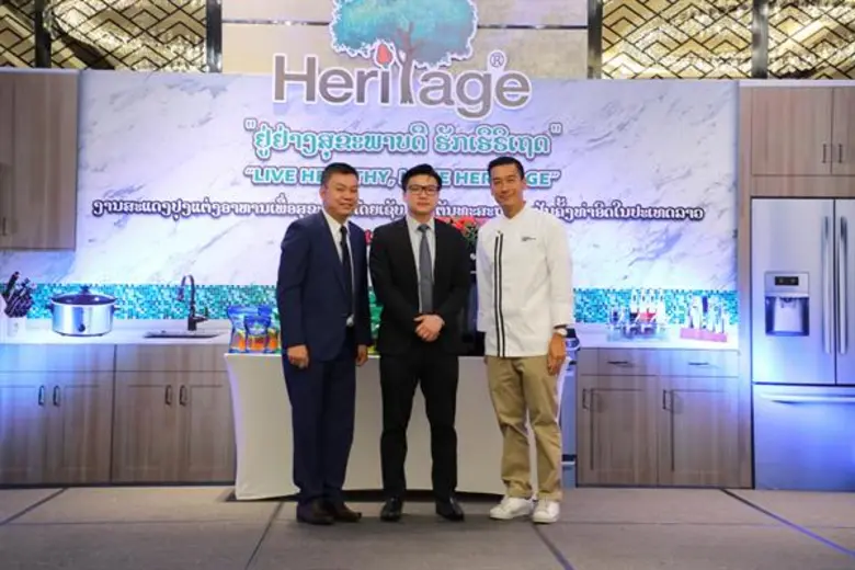 วิทวัส พลไพศาล (คนกลาง) รองประธานกรรมการเ...