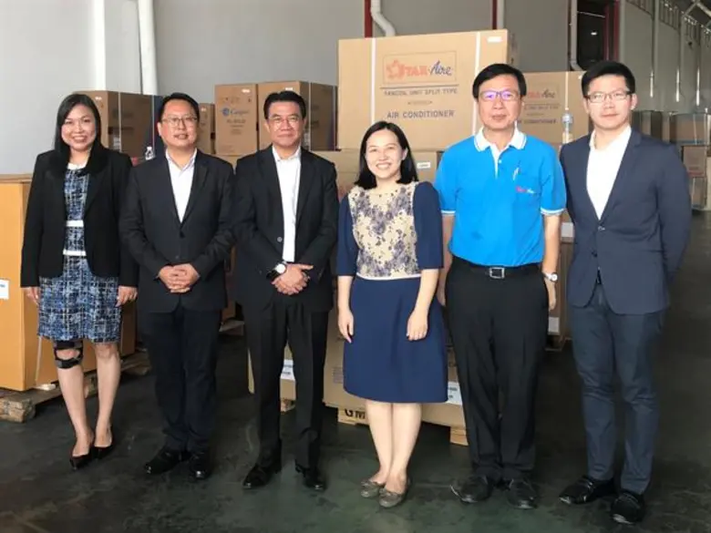 ดร.ดามพ์ สุคนธทรัพย์ (ที่ 3 จากซ้าย) กรรม...