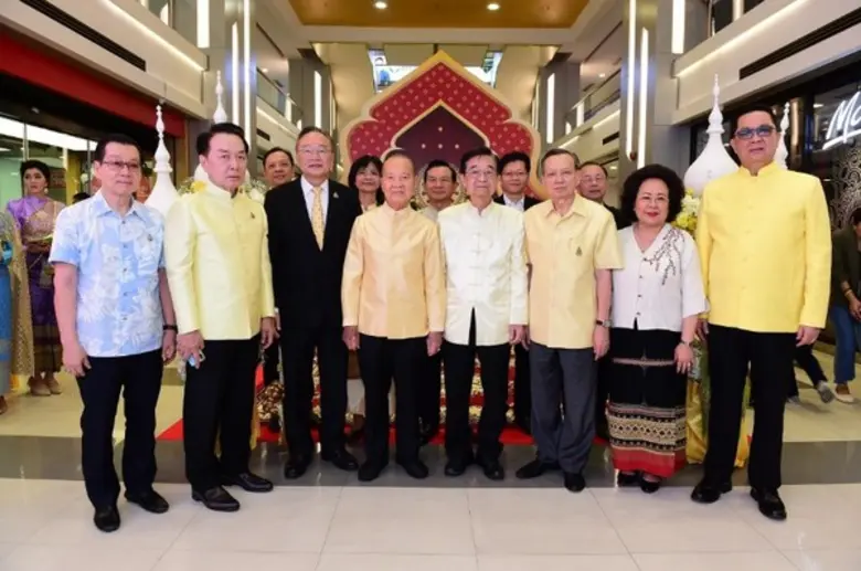 นายวัลลภ เจียรวนนท์ (ที่ 4 จากขวา) รองประ...