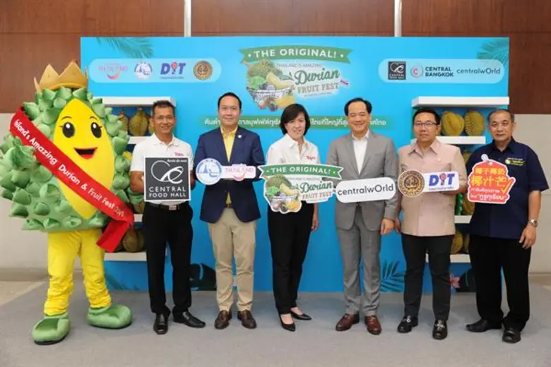 เมทินี พิศุทธิ์สินธพ (คนกลาง) รองกรรมการผ...