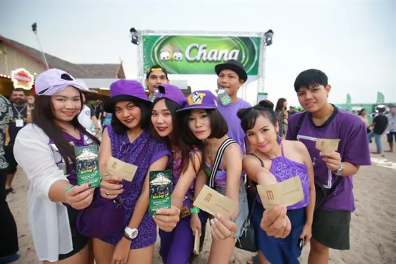 กองทัพศิลปินระเบิดความมันส์ทำทะเลเดือดในงาน “Chang-Major Movie on the Beach” LUCKY 7เอาใจแฟนเพลงกว่า 5,000 คน! เต็มพื้นที่ชายหาดชะอำ