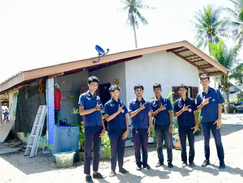 อาชีวะมอบบ้านแก่ผู้ประสบภัยพายุโซนร้อน “ปาบึก”