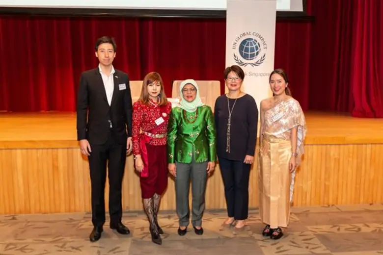 นางสาวนวลนิสสา อุบลพงษ์ (ที่ 2 จากซ้าย) ผ...