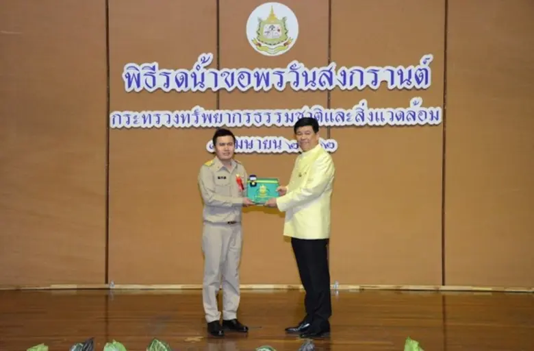 พลเอก สุรศักดิ์ กาญจนรัตน์ รัฐมนตรีว่าการ...