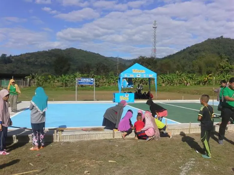 “ซือดะ” รวมพลังทำความดีตามรอยพ่อ ปี 2 สร้างสนามวอลเลย์บอล มอบอุปกรณ์กีฬา ให้เยาวชนโรงเรียนศิวิไลพิทยา จ.เชียงราย