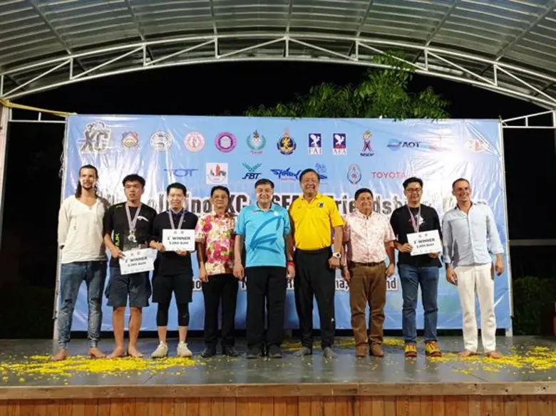 นาวาอากาศเอก วีระยุทธ ดิษยะศริน (กลาง) นา...