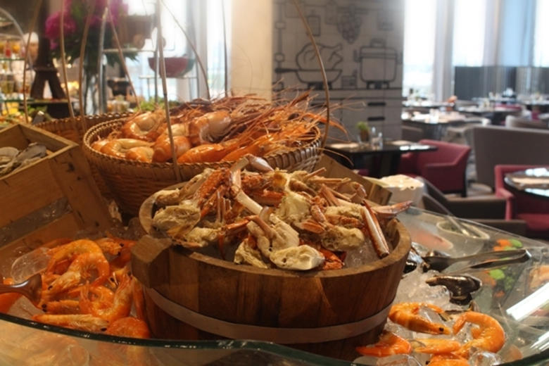 ห้องอาหารเดอะสเตชั่น โรงแรมเมอร์เคียว กรุ...