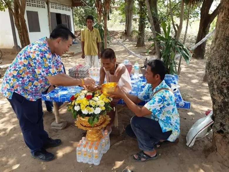 พนักงานจิตอาสาทั่วประเทศของบริษัท เจริญโภ...