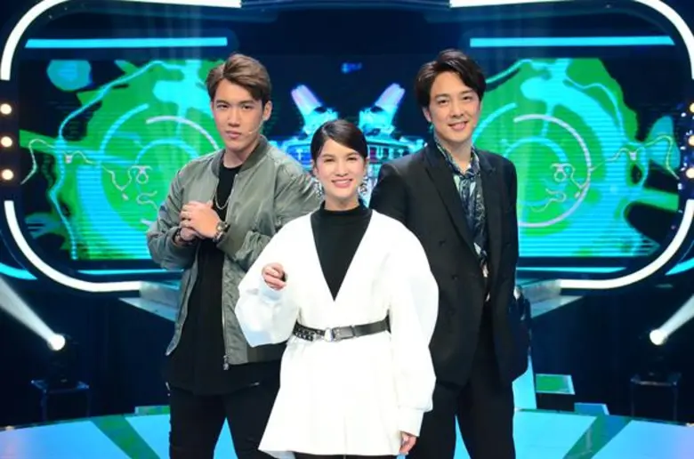 เสิร์ฟรายการแข่งขันร้องเพลงทางหน้าจอมาอย่...