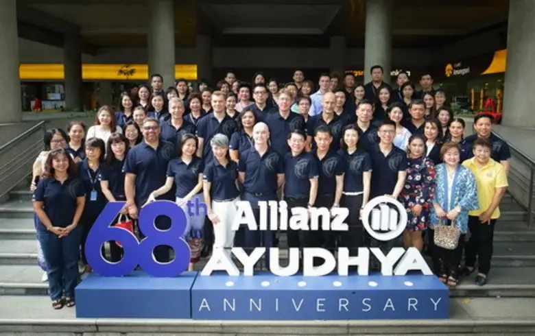 ไบรอัน สมิธ กรรมการผู้จัดการใหญ่และประธาน...