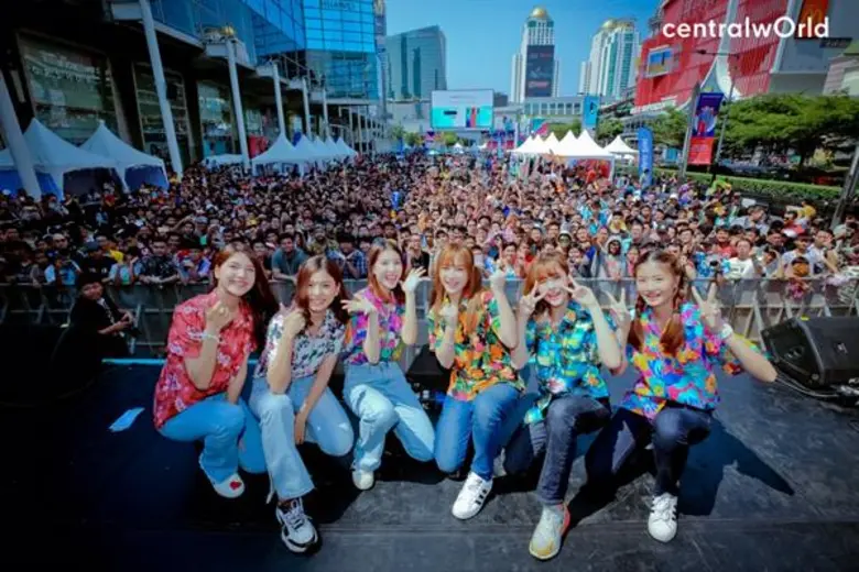 บรรยากาศฉลองเทศกาลสงกรานต์ "ไทยแลนด์ สงกร...