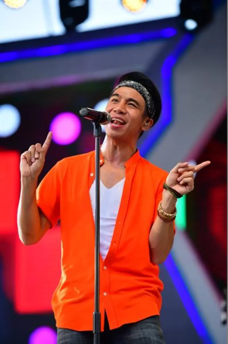 ทุบสถิติ "การเล่นคลื่นมนุษย์ที่ยาวนานที่ส...