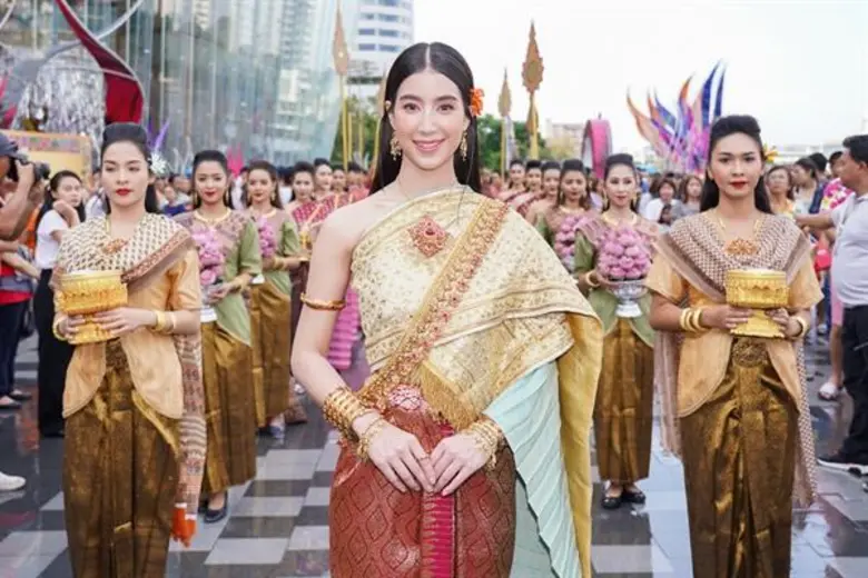 4 นางเอกแห่งยุค แอน-แต้ว-นุ่น-มิ้นต์ ร่วม...