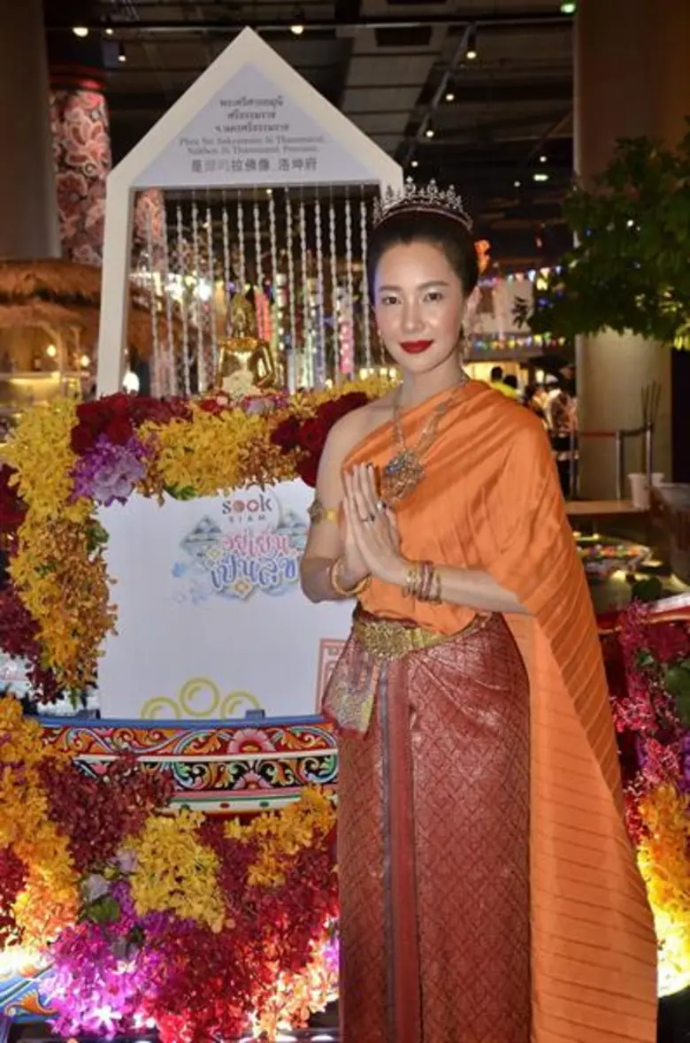 งามอย่างไทย!! แอน-แต้ว-นุ่น-มิ้นต์ สร้างตำนานนางสงกรานต์ 4 ลุค สุดอลังการ ที่งาน "ไอคอนสยาม มหัศจรรย์เจ้าพระยา มหาสงกรานต์"