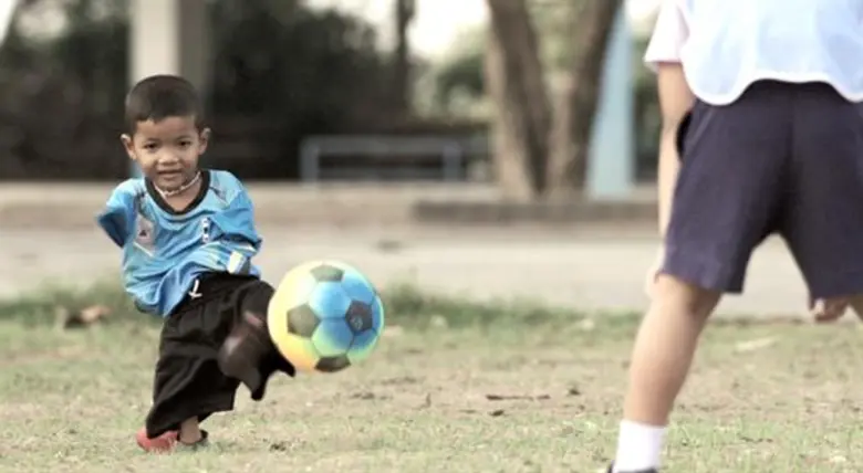 BDMS ชวนชมวีดีโอสารคดีบอกเล่าเรื่องราวอันน่าทึ่งของน้องโตโน่ เด็กผู้ชายที่ไม่ยอมแพ้ให้กับคำว่า “ไม่พร้อม”