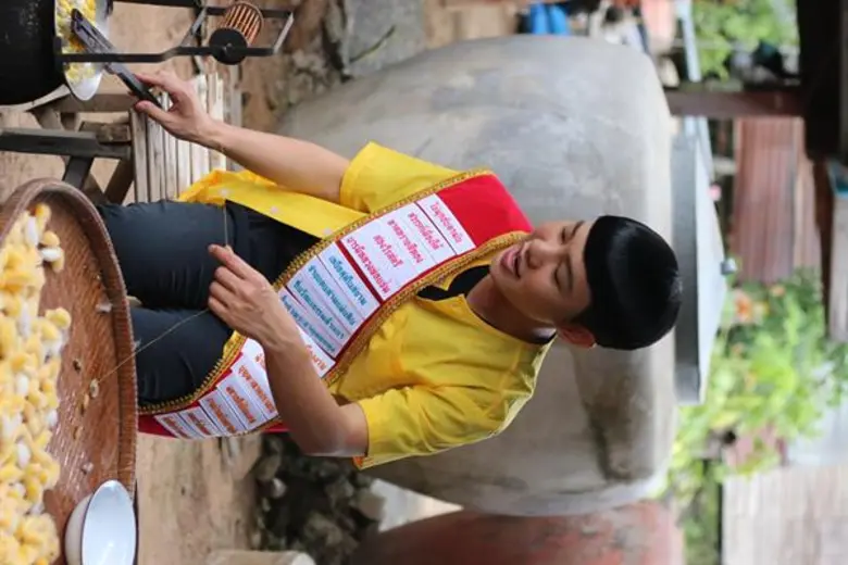 “ลำเพลิน" พา "นุ้ย” เที่ยวตามคำขวัญ สัมผัสวิถีชีวิตธรรมดา พิสูจน์กลิ่นชิมขนม “ตดหมา” ในรายการ “อาร์ติสต์ OTOP คำขวัญพาเที่ยว” 20 เม.ย.นี้