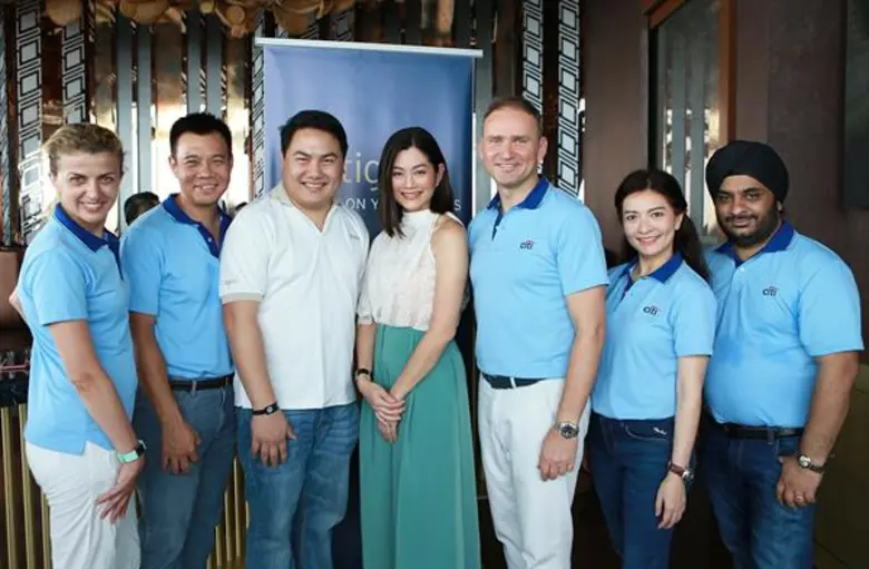 มร. ทีบอร์ พานดิ กรรมการผู้จัดการใหญ่ ธนา...