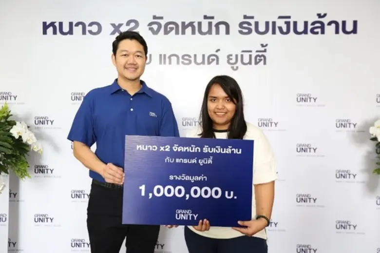 ปัฐวิน วงศ์เสถียร (ซ้าย) ผู้อำนวยการอาวุโ...