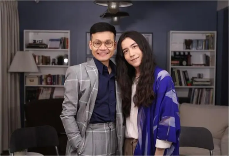 เรียกว่าเป็นนักร้องหน้าหวานที่มีเสียงนุ่ม...