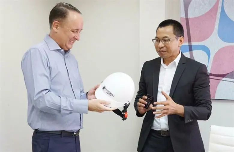 นายไมเคิล ที เฮอร์ตี้ (Michael T. Doherty...