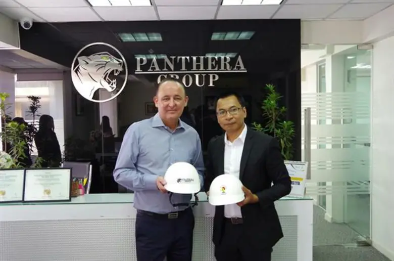 Michael T. Doherty และ Paul Hayward 2 ผู้ร่วมก่อตั้งบริษัท Panthera Group  บริจาคเงินหนุนมูลนิธิ AIP หวังสร้างความตระหนักรู้ประเด็นความปลอดภัยบนท้องถนนในช่วงเทศกาลสงกรานต์